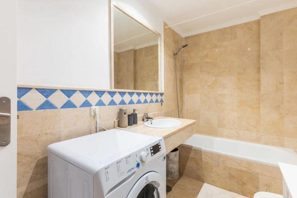 3 bedroom Apartment for rent in Marbella with pool garage - € 2,400 (Ref: 10127605)