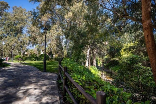3 bedroom Apartment for rent in Las Brisas, Marbella with pool garage - € 2,400 (Ref: 10127605)