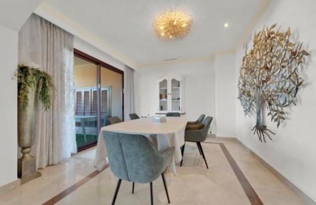 3 soverom Penthouse til salgs i Bahía de Marbella, Marbella med svømmebasseng garasje - € 1 300 000 (Ref: 10127607)