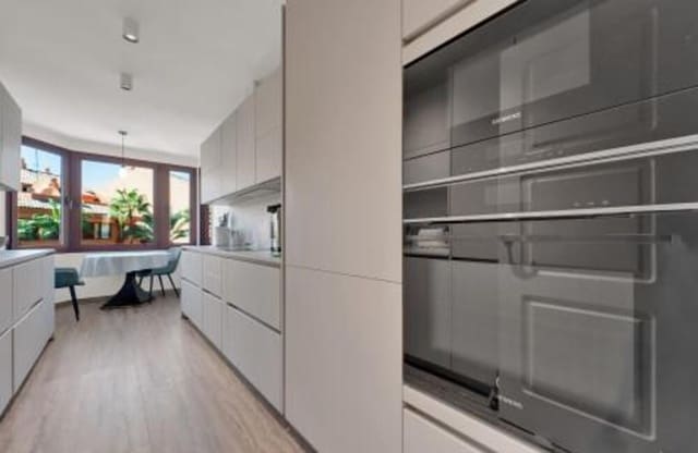 3 quarto Penthouse para arrendar em Bahía de Marbella, Marbella com piscina garagem - 4 500 € (Ref: 10127608)