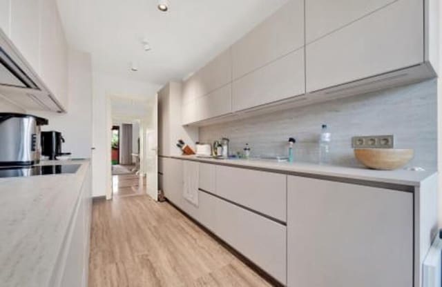 3 quarto Penthouse para arrendar em Bahía de Marbella, Marbella com piscina garagem - 4 500 € (Ref: 10127608)