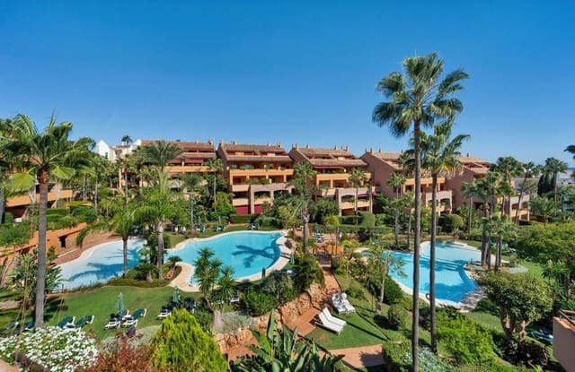 3 quarto Penthouse para arrendar em Bahía de Marbella, Marbella com piscina garagem - 4 500 € (Ref: 10127608)