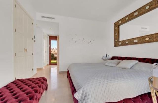 3 quarto Penthouse para arrendar em Bahía de Marbella, Marbella com piscina garagem - 4 500 € (Ref: 10127608)