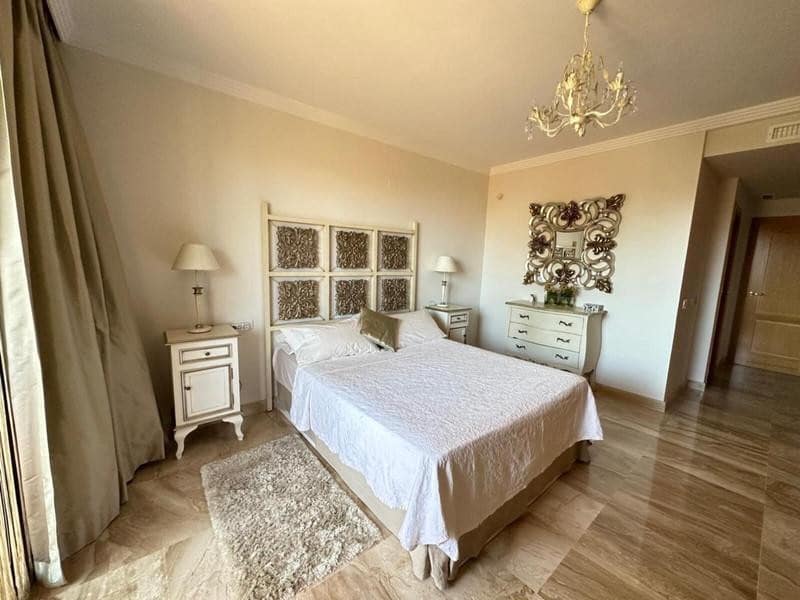 2 bedroom Apartment for rent in Estepona with pool garage - € 2,600 (Ref: 10127611)