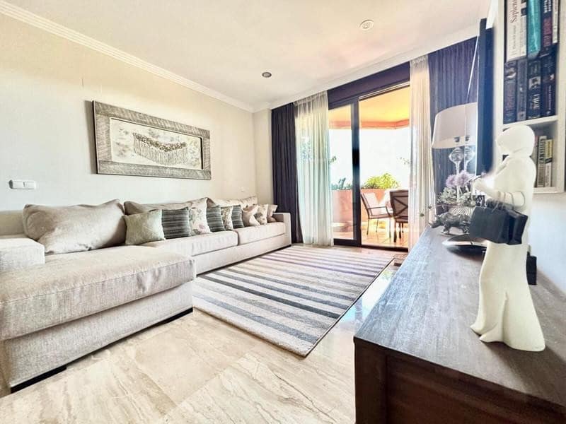 2 bedroom Apartment for rent in Estepona with pool garage - € 2,600 (Ref: 10127611)