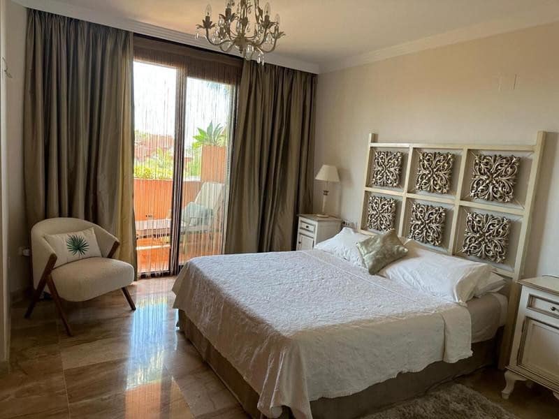 2 bedroom Apartment for rent in Estepona with pool garage - € 2,600 (Ref: 10127611)