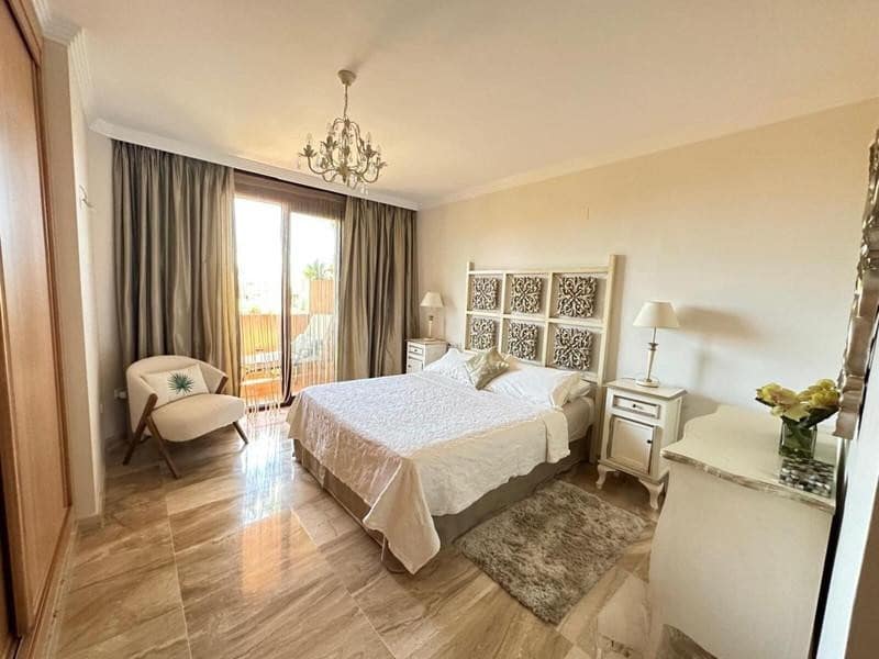 2 bedroom Apartment for rent in Estepona with pool garage - € 2,600 (Ref: 10127611)