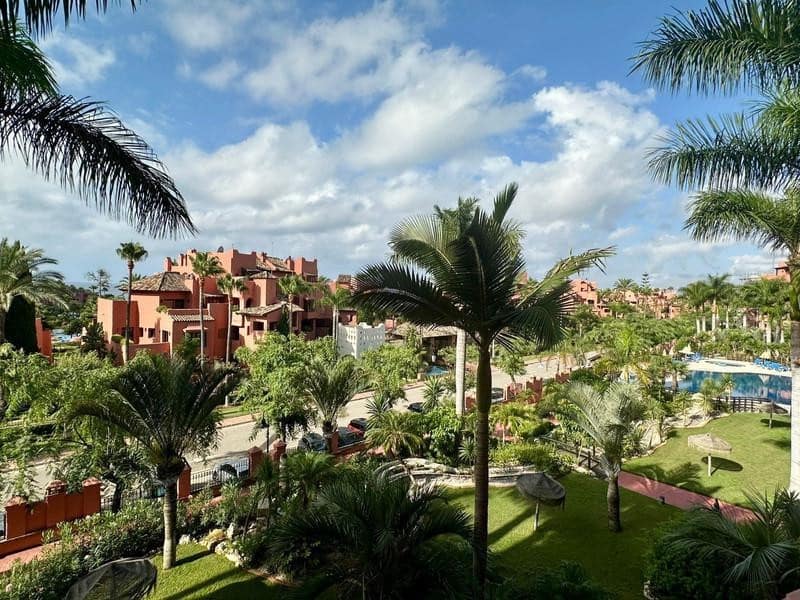 2 bedroom Apartment for rent in Estepona with pool garage - € 2,600 (Ref: 10127611)
