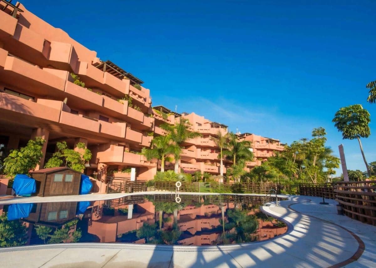 2 bedroom Apartment for rent in Estepona with pool garage - € 2,600 (Ref: 10127611)
