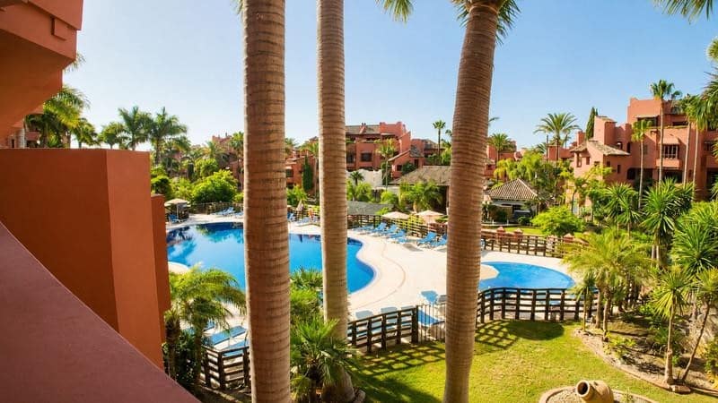 2 bedroom Apartment for rent in Estepona with pool garage - € 2,600 (Ref: 10127611)