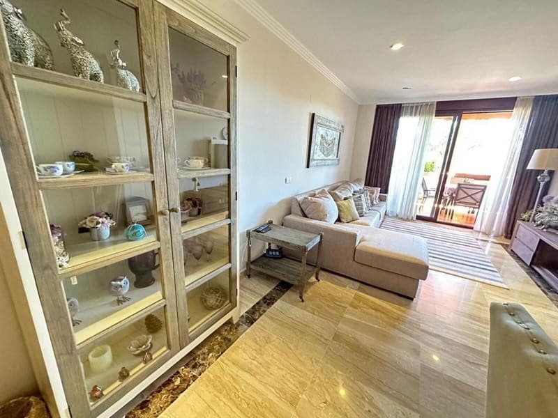 2 bedroom Apartment for rent in Estepona with pool garage - € 2,600 (Ref: 10127611)
