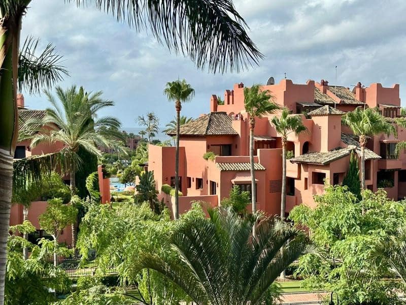 2 bedroom Apartment for rent in Estepona with pool garage - € 2,600 (Ref: 10127611)