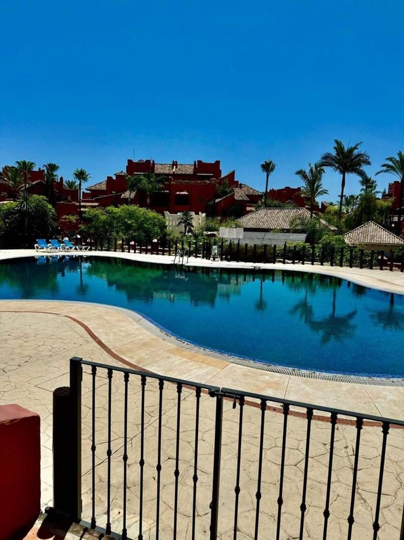 2 bedroom Apartment for rent in Estepona with pool garage - € 2,600 (Ref: 10127611)
