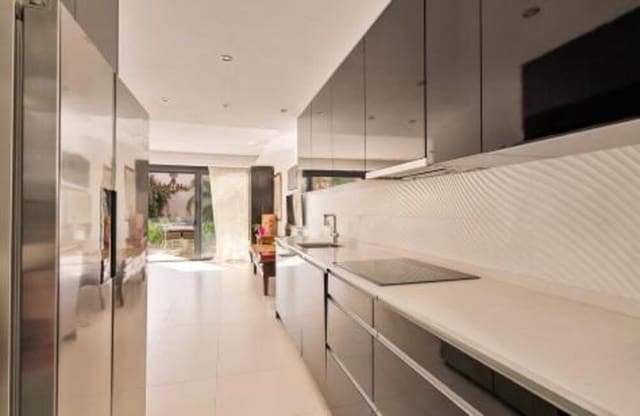 3 chambre Maison de Ville à vendre à Lomas De Marbella, Marbella avec piscine garage - 1 415 000 € (Ref: 10131084)