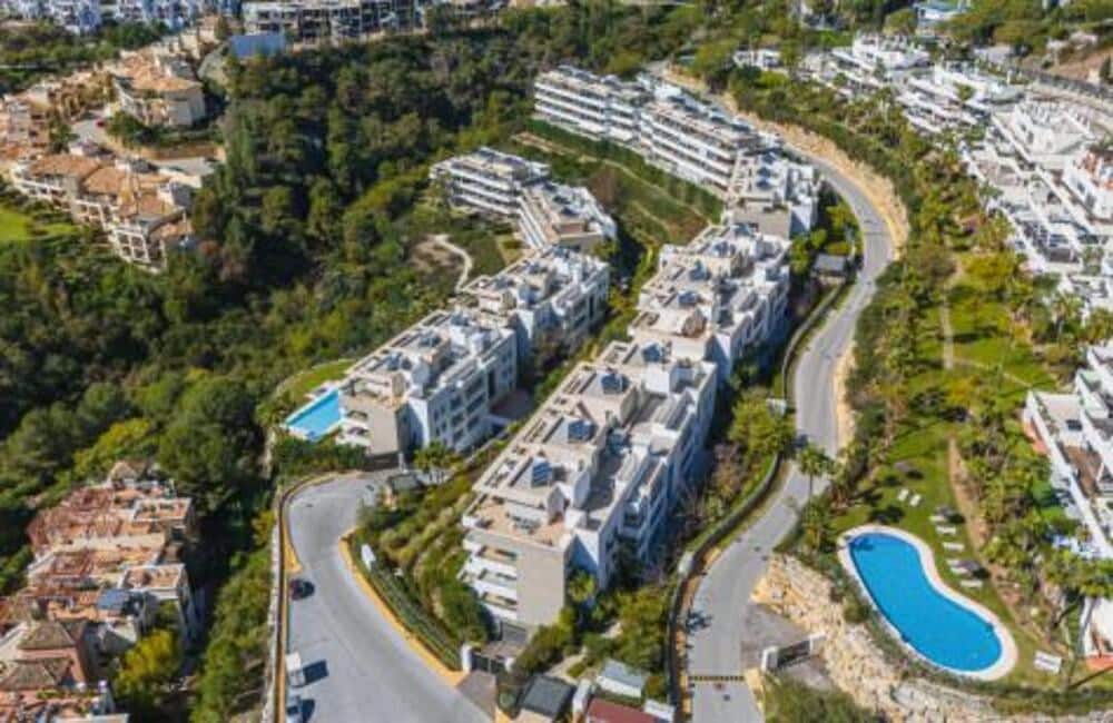 4 quarto Apartamento para arrendar em Benahavis com piscina garagem - 5 600 € (Ref: 10131085)