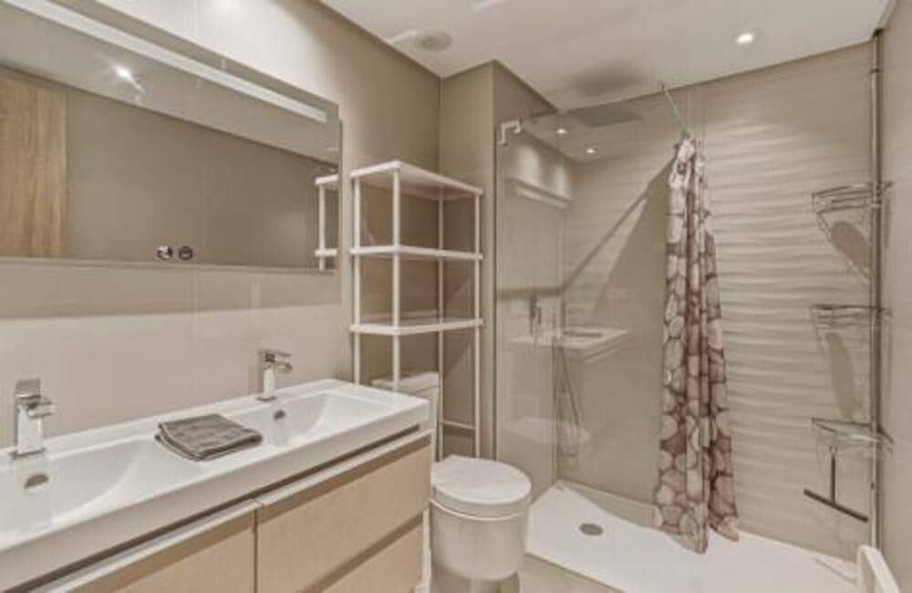4 quarto Apartamento para arrendar em Benahavis com piscina garagem - 5 600 € (Ref: 10131085)