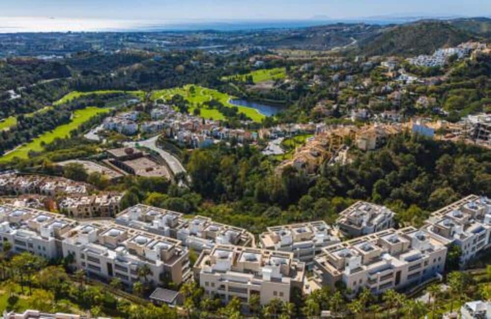 4 quarto Apartamento para arrendar em Benahavis com piscina garagem - 5 600 € (Ref: 10131085)