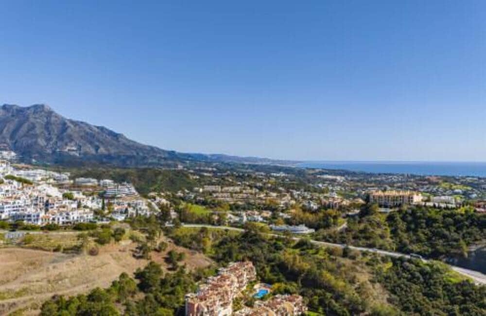 4 quarto Apartamento para arrendar em Benahavis com piscina garagem - 5 600 € (Ref: 10131085)