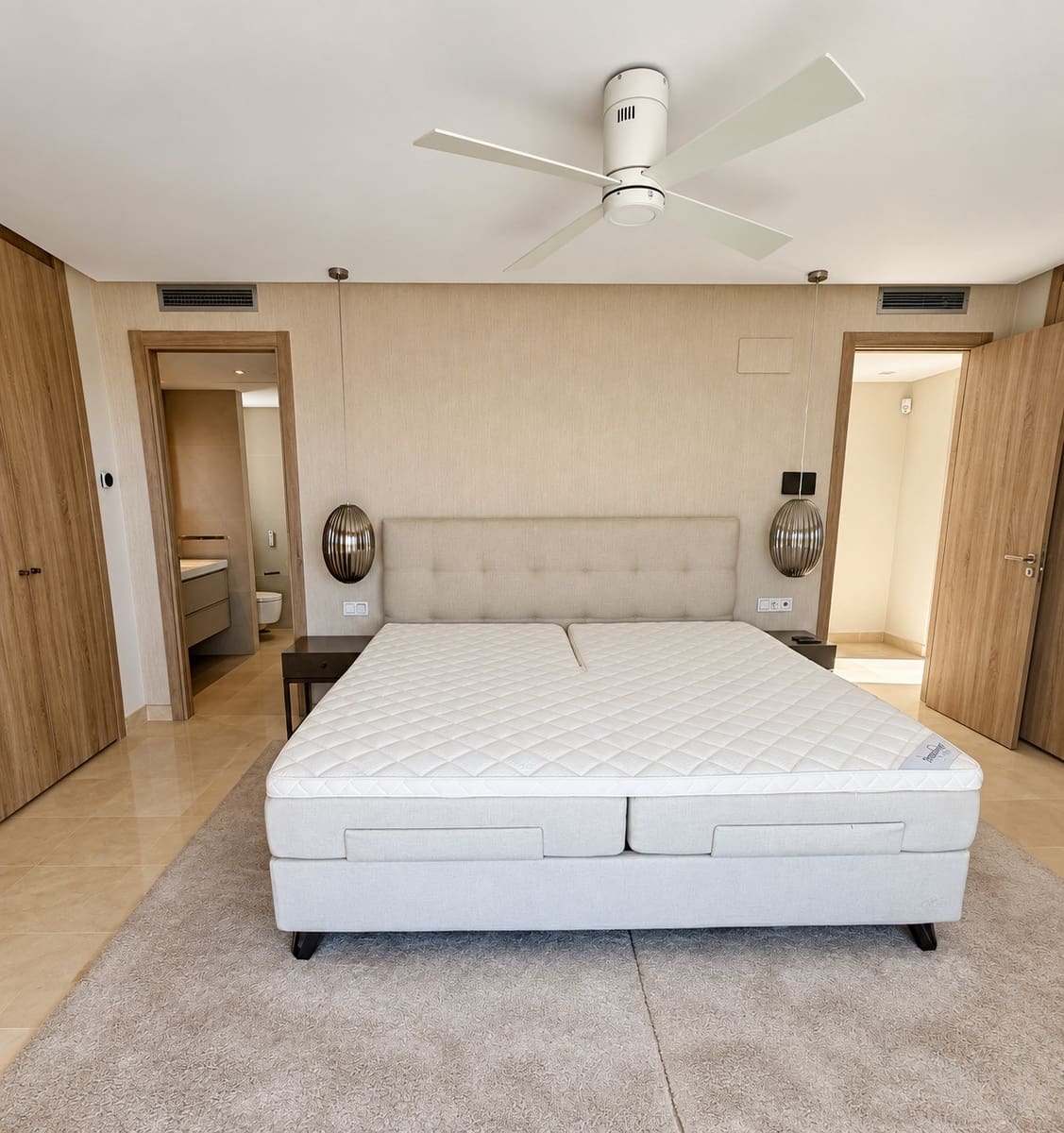 4 quarto Apartamento para arrendar em Benahavis com piscina garagem - 5 600 € (Ref: 10131085)