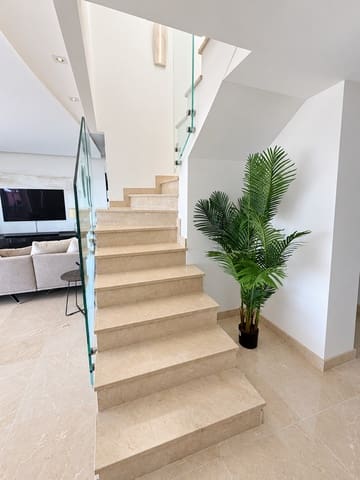 4 quarto Apartamento para arrendar em Los Arqueros - Puerto del Almendro, Benahavís com piscina garagem - 5 600 € (Ref: 10131085)