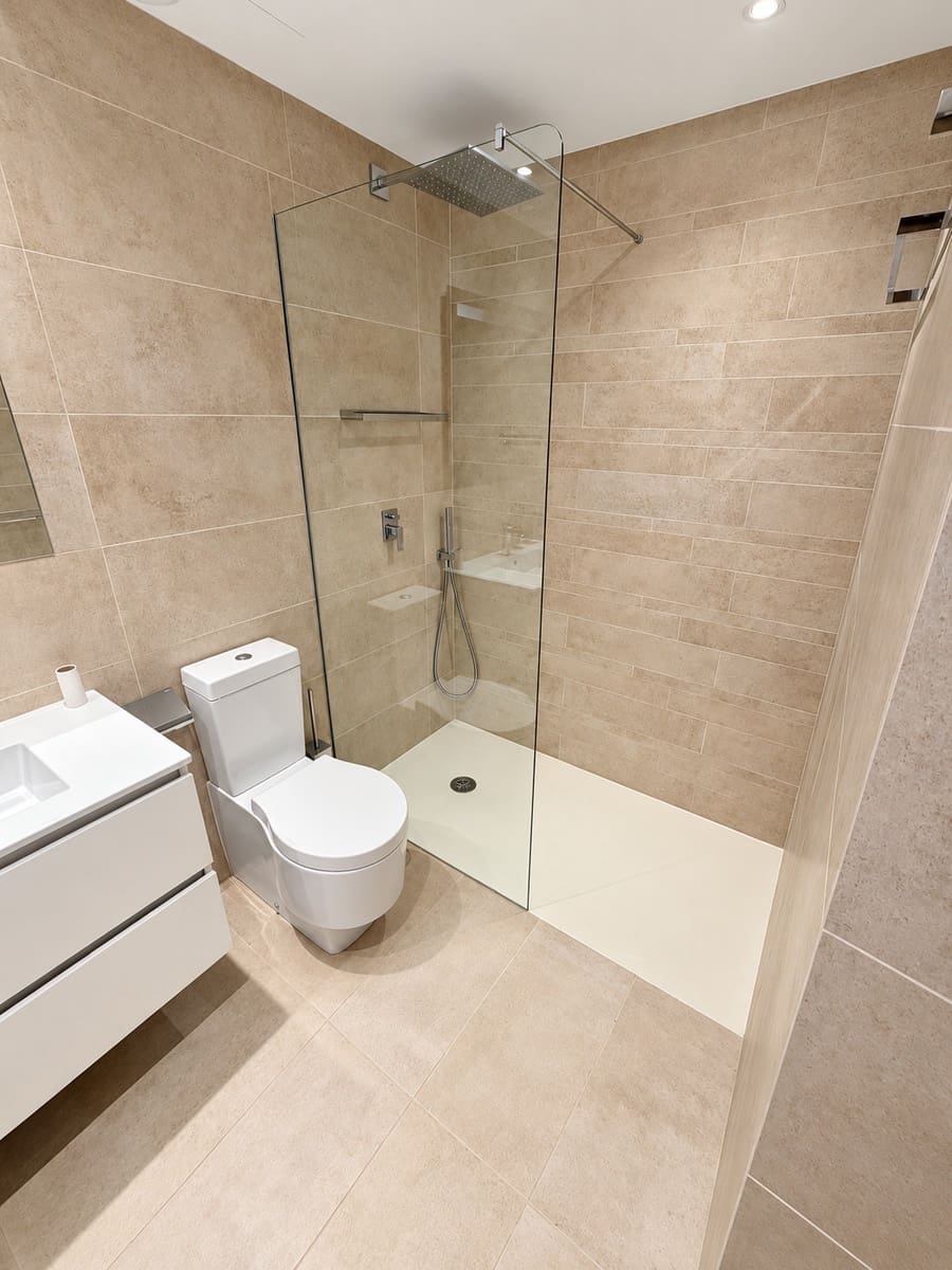4 quarto Apartamento para arrendar em Benahavis com piscina garagem - 5 600 € (Ref: 10131085)