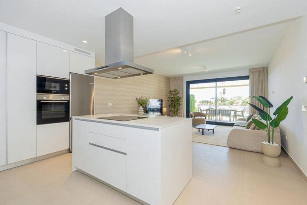 2 soverom Leilighet til salgs i Marbella med svømmebasseng garasje - € 820 000 (Ref: 10131086)