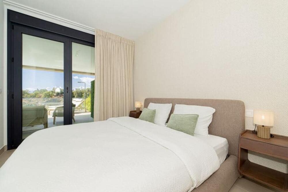 2 sypialnia Apartament do wynajęcia w Marbella z basenem garażem - 4 000 € (Ref: 10131087)