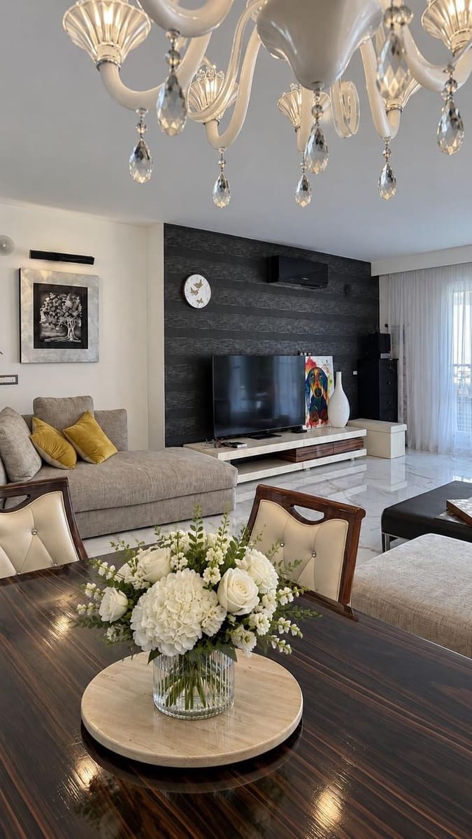 Maison de Ville de 3 chambres à louer à El Paraiso avec piscine garage - 4 200 € (Ref: 10131088)