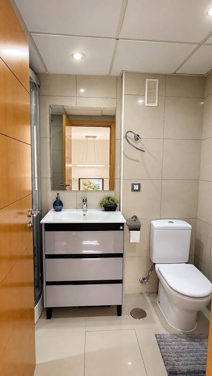 Maison de Ville de 3 chambres à louer à El Paraiso avec piscine garage - 4 200 € (Ref: 10131088)