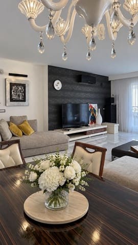 Maison de Ville de 3 chambres à louer à El Paraiso, Estepona avec piscine garage - 4 200 € (Ref: 10131088)