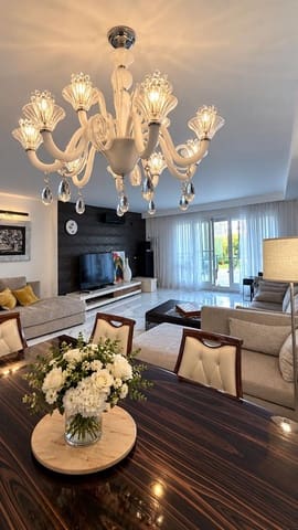 Maison de Ville de 3 chambres à louer à El Paraiso, Estepona avec piscine garage - 4 200 € (Ref: 10131088)