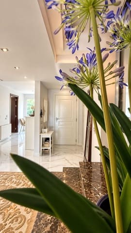 Maison de Ville de 3 chambres à louer à El Paraiso, Estepona avec piscine garage - 4 200 € (Ref: 10131088)