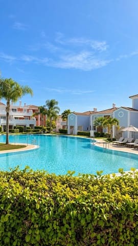 Maison de Ville de 3 chambres à louer à El Paraiso, Estepona avec piscine garage - 4 200 € (Ref: 10131088)