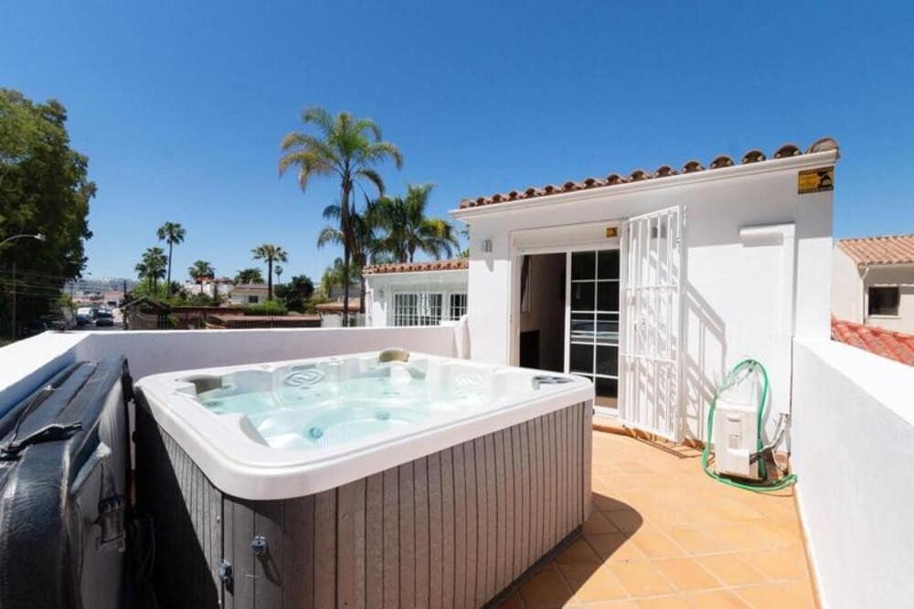 4 bedroom Villa for sale in San Pedro de Alcantara with pool garage - € 1,300,000 (Ref: 10131089)