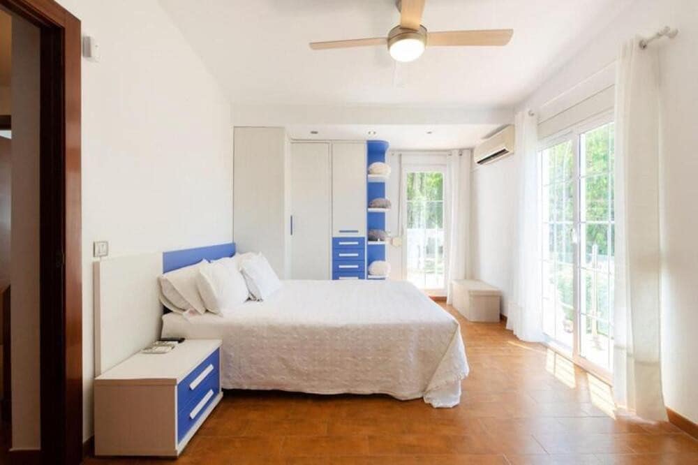 4 bedroom Villa for sale in San Pedro de Alcantara with pool garage - € 1,300,000 (Ref: 10131089)