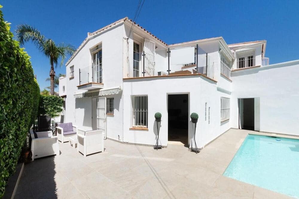 4 bedroom Villa for rent in San Pedro de Alcantara with pool garage - € 3,500 (Ref: 10131090)