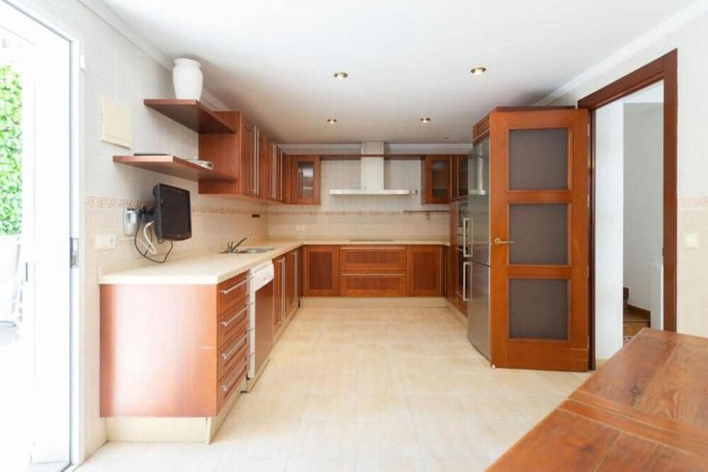 4 bedroom Villa for rent in San Pedro de Alcantara with pool garage - € 3,500 (Ref: 10131090)