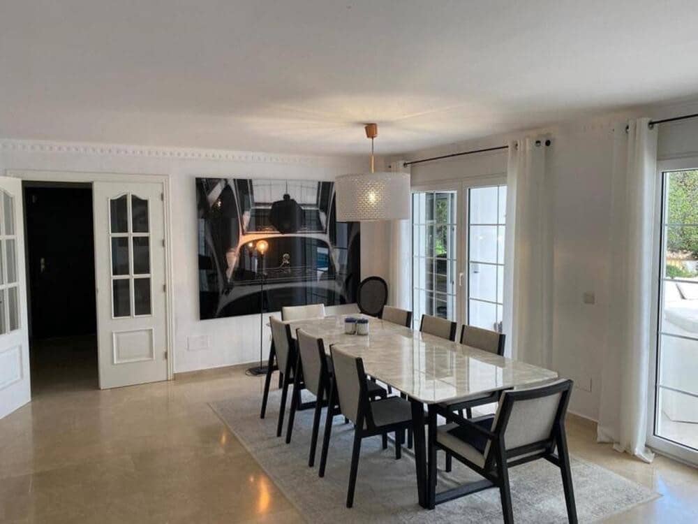 Villa/Maison de 4 chambres à louer à El Paraiso avec piscine garage - 8 000 € (Ref: 10135565)