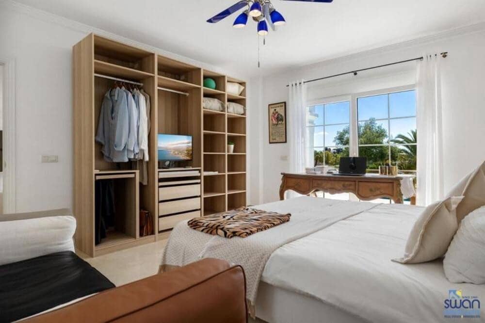 Villa/Maison de 4 chambres à louer à El Paraiso avec piscine garage - 8 000 € (Ref: 10135565)