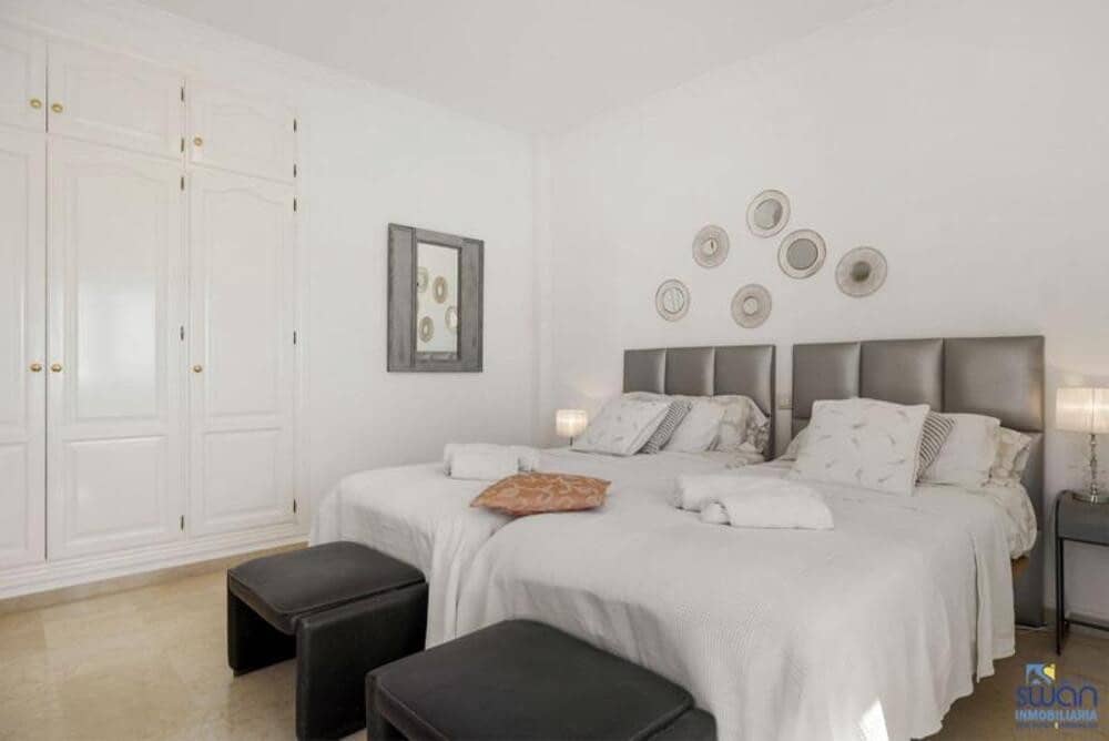 Villa/Maison de 4 chambres à louer à El Paraiso avec piscine garage - 8 000 € (Ref: 10135565)