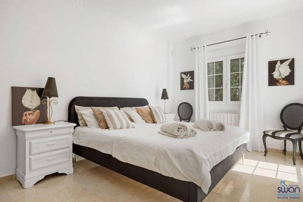 Villa/Maison de 4 chambres à louer à El Paraiso avec piscine garage - 8 000 € (Ref: 10135565)
