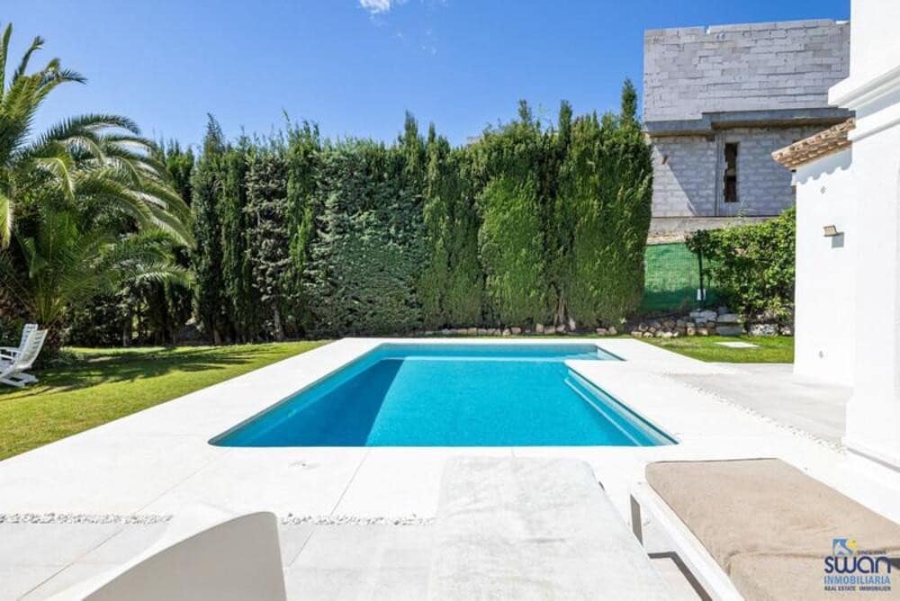Villa/Maison de 4 chambres à louer à El Paraiso avec piscine garage - 8 000 € (Ref: 10135565)