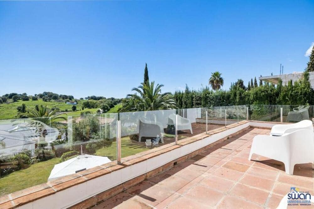 Villa/Maison de 4 chambres à louer à El Paraiso avec piscine garage - 8 000 € (Ref: 10135565)