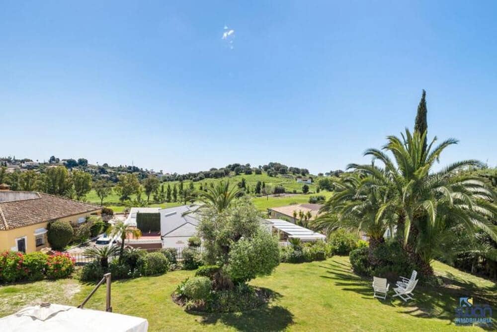 Villa/Maison de 4 chambres à louer à El Paraiso avec piscine garage - 8 000 € (Ref: 10135565)