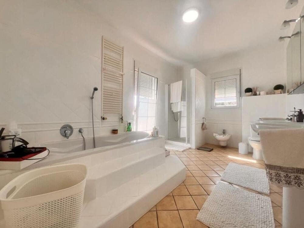Villa/Maison de 4 chambres à louer à El Paraiso avec piscine garage - 8 000 € (Ref: 10135565)