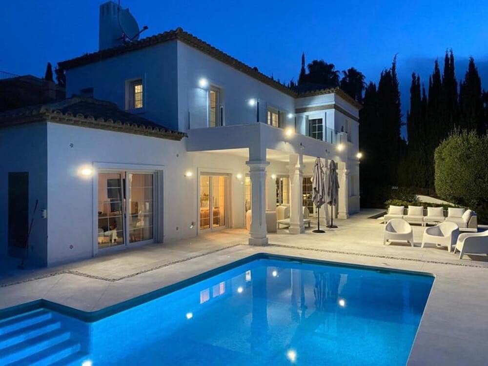 Villa/Maison de 4 chambres à louer à El Paraiso avec piscine garage - 8 000 € (Ref: 10135565)