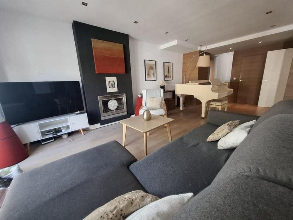5 bedroom Villa for sale in Benahavis with pool garage - € 1,300,000 (Ref: 10139043)