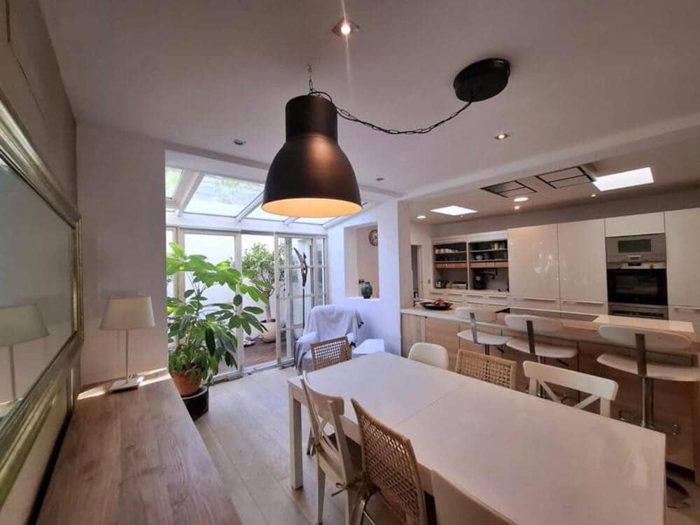 5 bedroom Villa for sale in Benahavis with pool garage - € 1,300,000 (Ref: 10139043)
