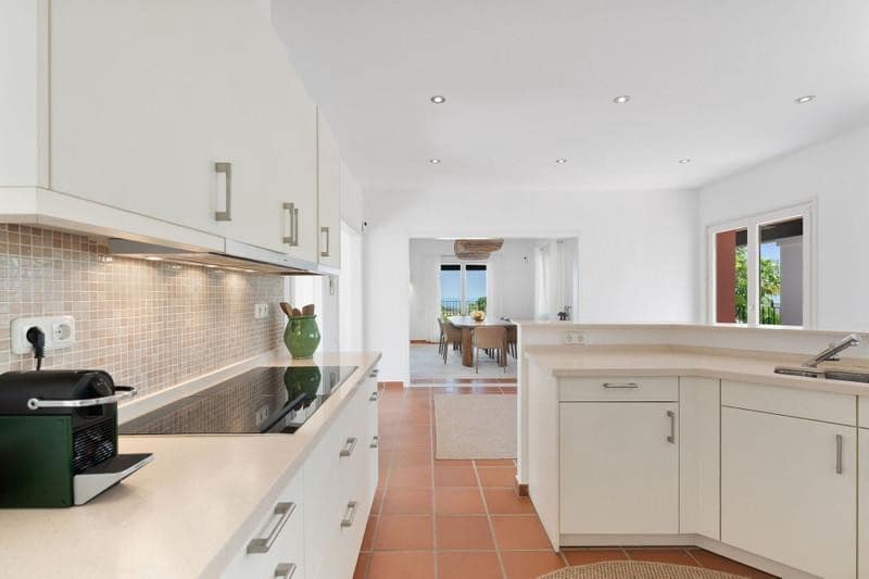 6 soveværelse Villa til leje i Benahavis med swimmingpool garage - € 9.500 (Ref: 10139046)