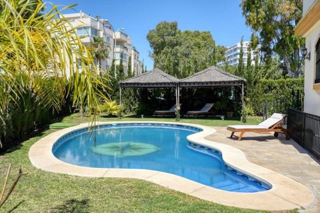 Villa/Maison de 7 chambres à louer à Costabella, Marbella avec piscine garage - 9 400 € (Ref: 10139049)